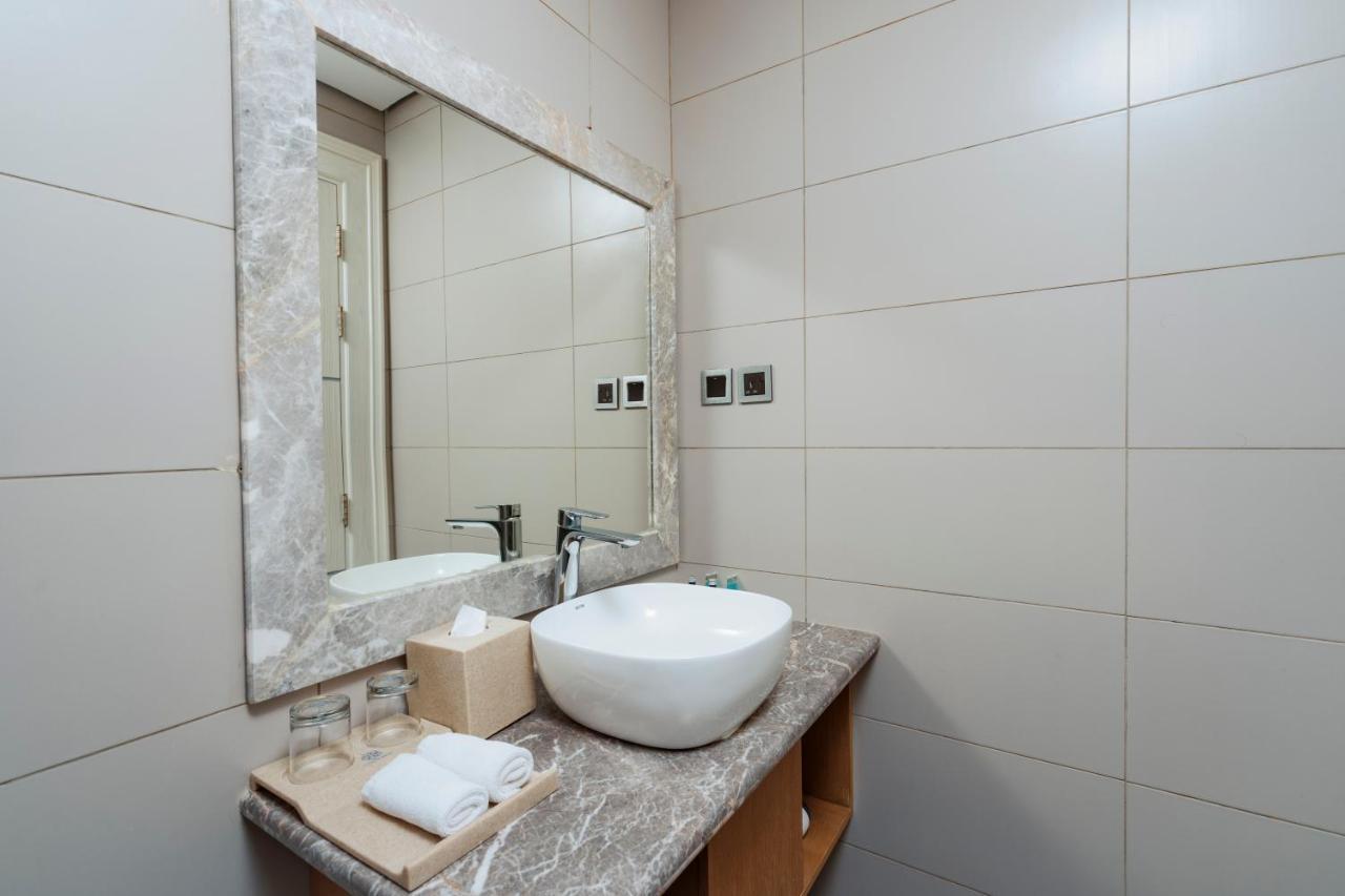 Gulanar Hotel Unaizah Luaran gambar